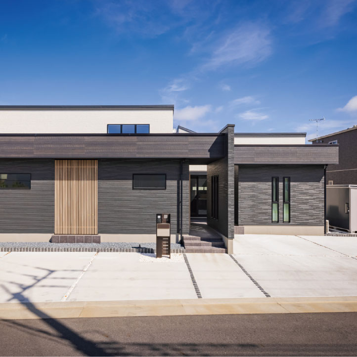 Case 065｜窓から明るい光が降りそそぐ平屋