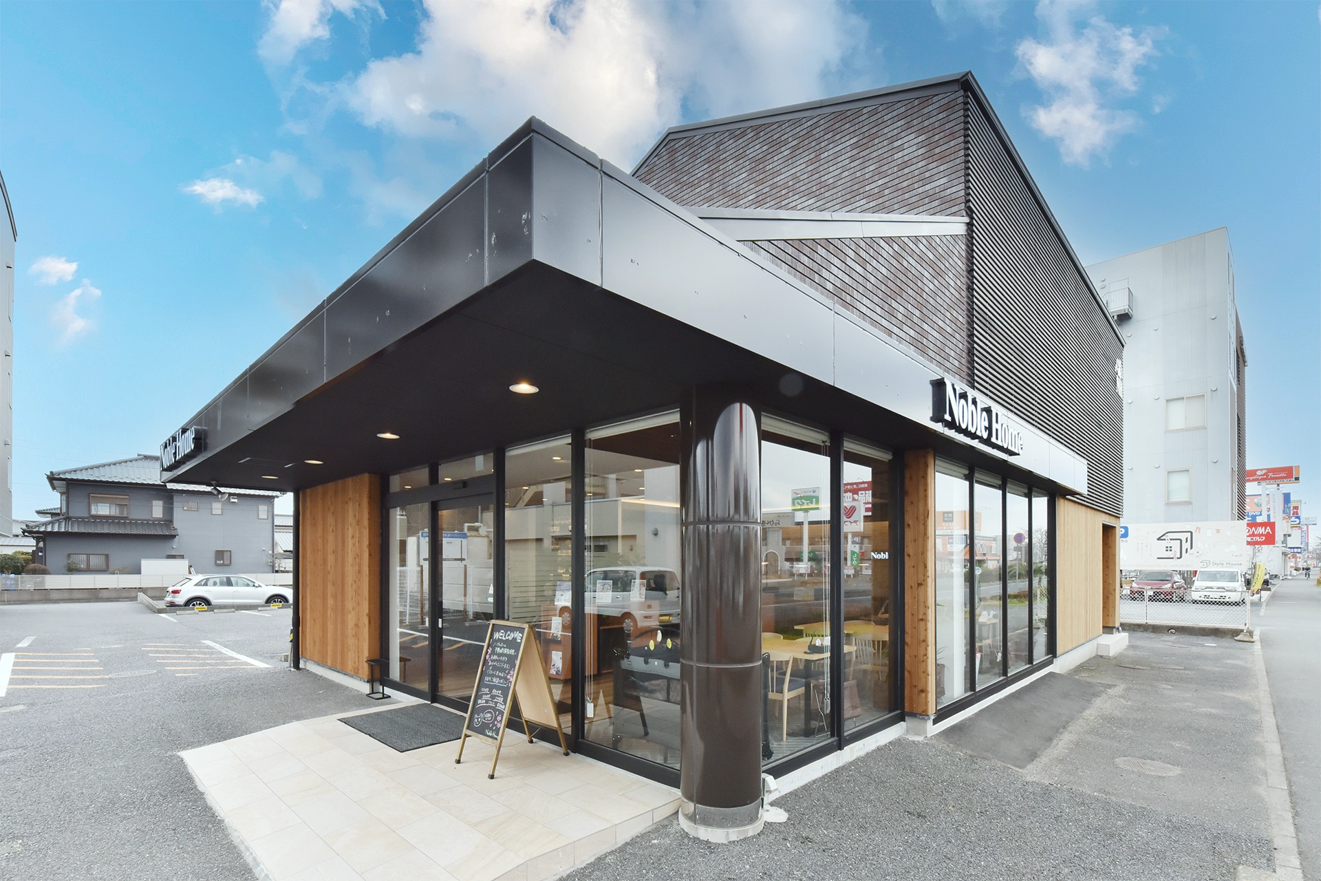 外観画像：土地と住まいの情報館