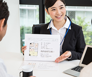 専門スタッフがお客様のご要望・条件に合わせて物件探し以外のことでも何でも相談できる